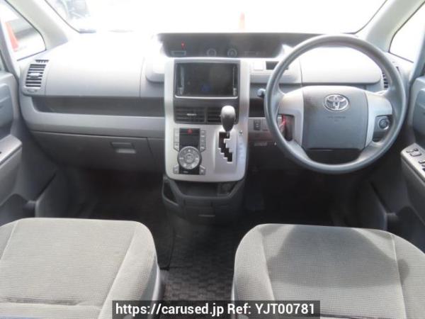 Used 2007 AT toyota noah ZRR70G Image[23]