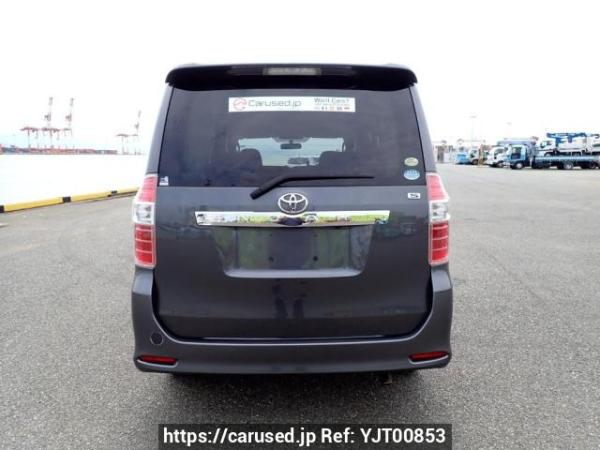 Used 2007 AT toyota noah ZRR75W Image[5]