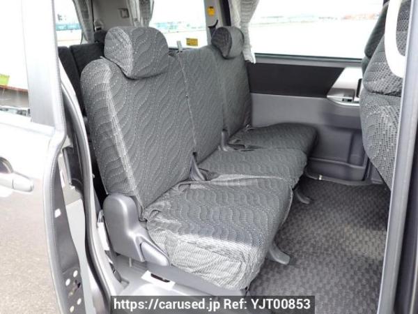 Used 2007 AT toyota noah ZRR75W Image[15]