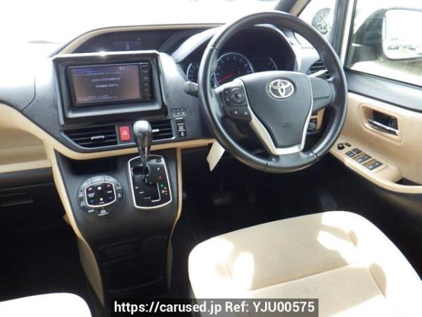 Used 2014 AT toyota noah ZRR80G Image[18]