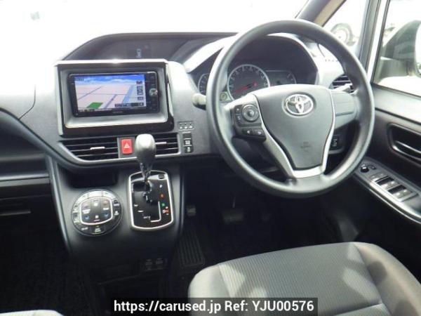 Used 2014 AT toyota noah ZRR80G Image[18]