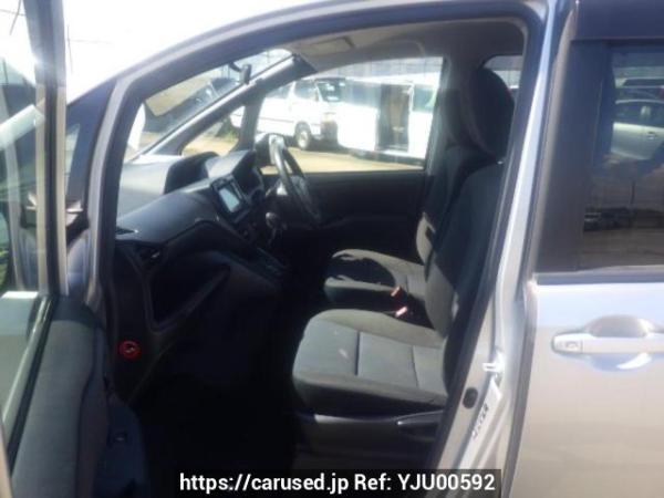 Used 2015 AT toyota noah ZRR80G Image[12]