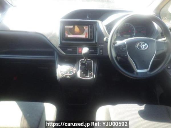 Used 2015 AT toyota noah ZRR80G Image[16]