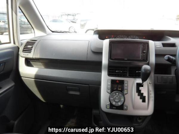 Used 2009 AT toyota noah ZRR70G Image[19]