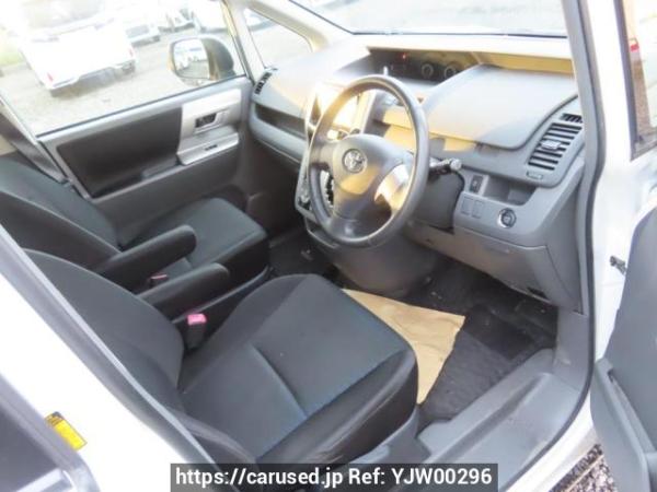 Used 2007 AT toyota voxy ZRR70W Image[13]
