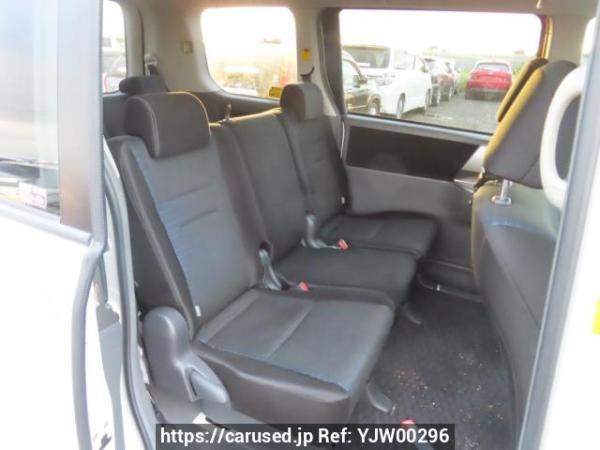 Used 2007 AT toyota voxy ZRR70W Image[18]