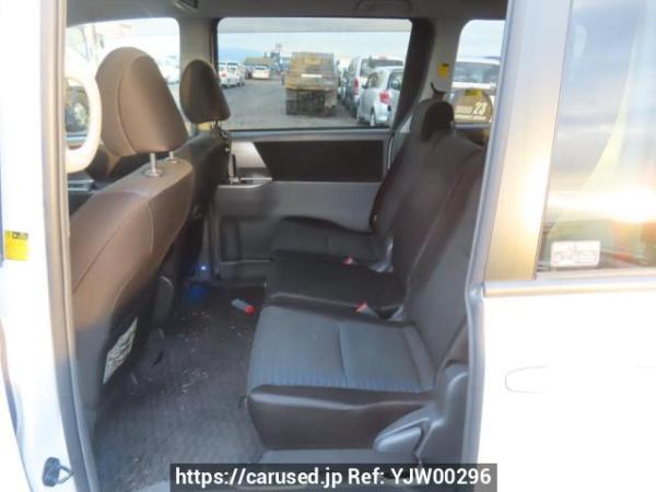 Used 2007 AT toyota voxy ZRR70W Image[19]