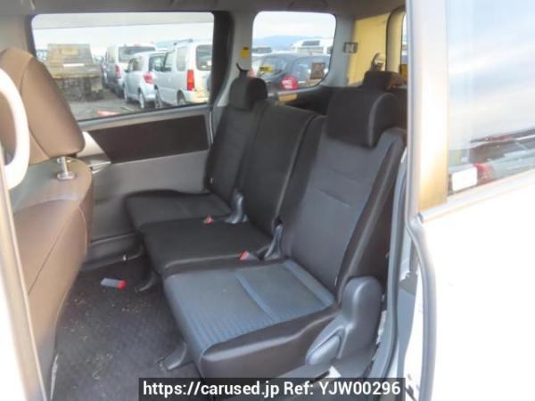 Used 2007 AT toyota voxy ZRR70W Image[20]