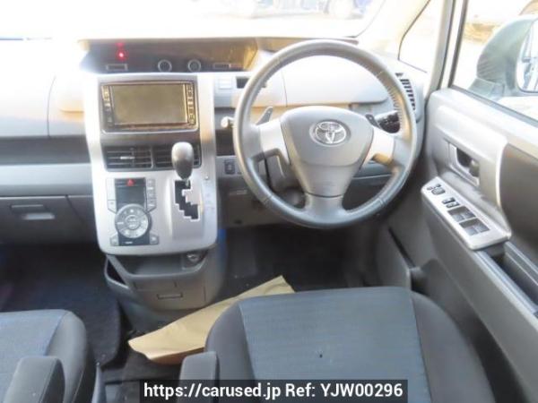 Used 2007 AT toyota voxy ZRR70W Image[25]