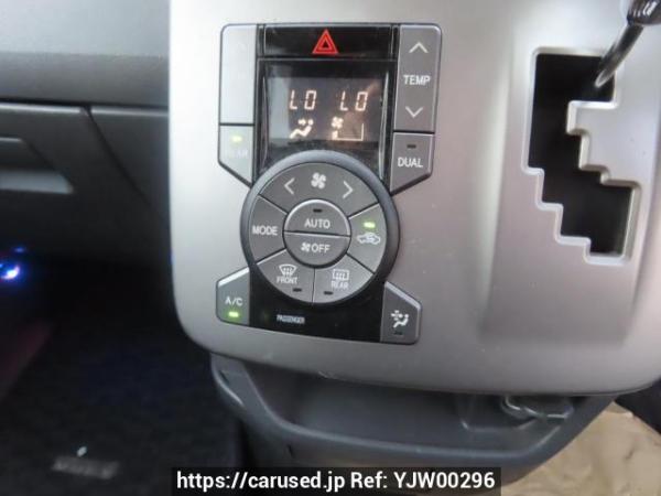 Used 2007 AT toyota voxy ZRR70W Image[29]
