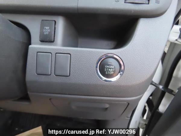 Used 2007 AT toyota voxy ZRR70W Image[33]