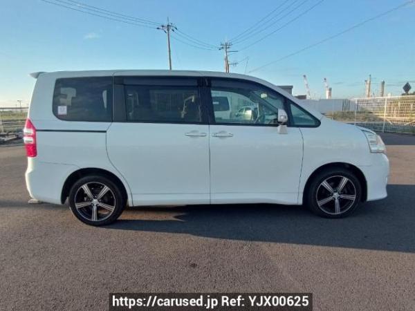 Used 2010 AT toyota noah ZRR70G Image[7]