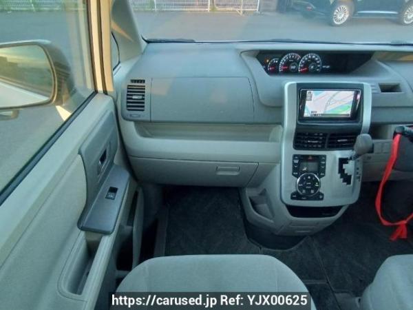 Used 2010 AT toyota noah ZRR70G Image[19]