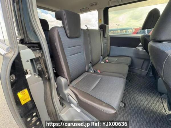 Used 2009 AT toyota voxy ZRR70W Image[14]