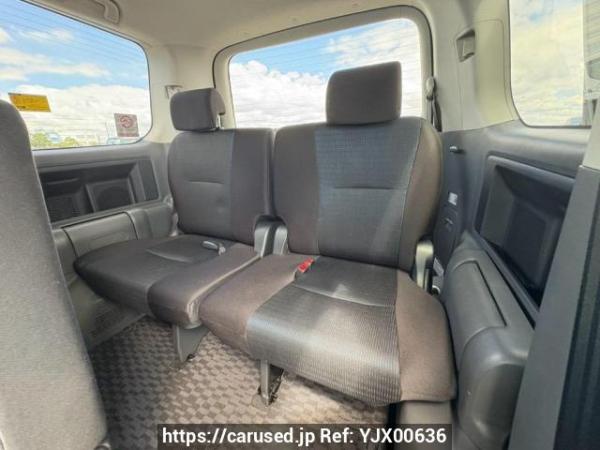 Used 2009 AT toyota voxy ZRR70W Image[16]