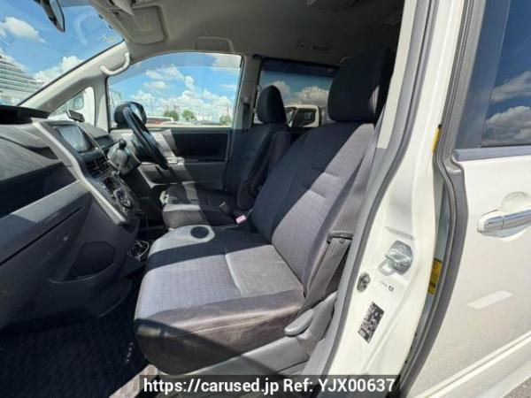Used 2009 AT toyota voxy ZRR70W Image[13]