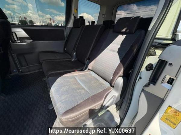 Used 2009 AT toyota voxy ZRR70W Image[15]
