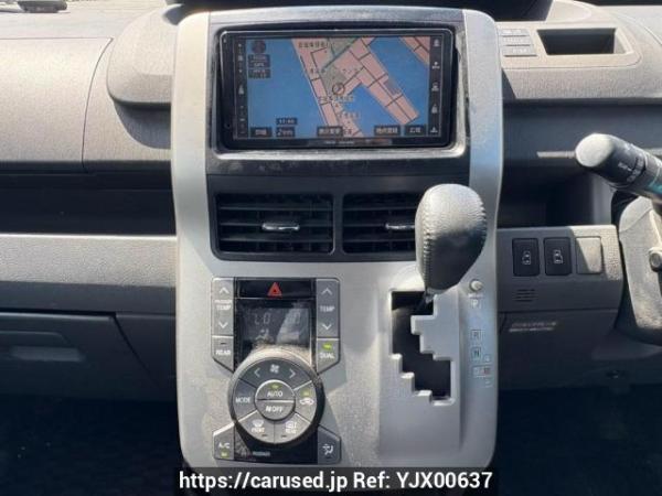Used 2009 AT toyota voxy ZRR70W Image[24]