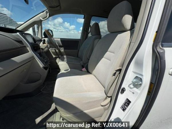 Used 2009 AT toyota noah ZRR70G Image[13]