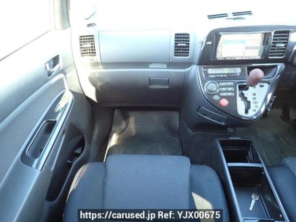 Used 2004 AT toyota wish ZNE10G Image[18]