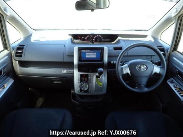Used 2009 AT toyota voxy ZRR70W Image[17]