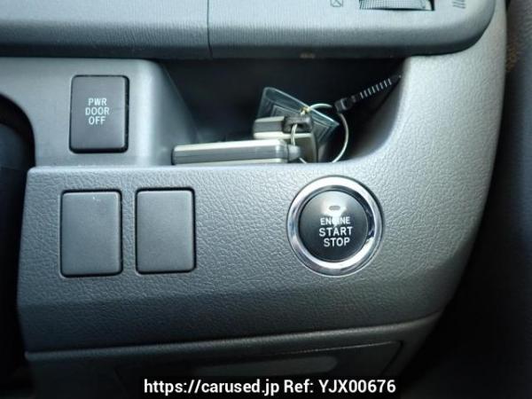 Used 2009 AT toyota voxy ZRR70W Image[26]