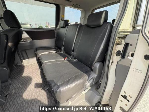 Used 2009 AT toyota voxy ZRR70W Image[15]