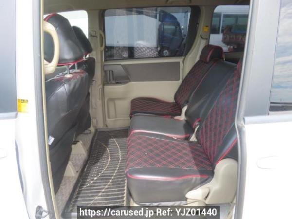 Used 2007 AT toyota noah ZRR70G Image[19]
