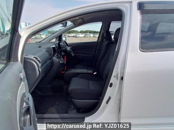 Used 2004 AT toyota wish ZNE10G Image[13]