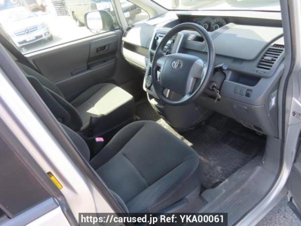 Used 2007 AT toyota noah ZRR70G Image[12]