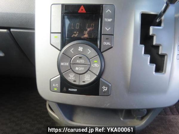 Used 2007 AT toyota noah ZRR70G Image[28]