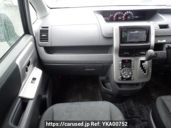 Used 2010 AT toyota noah ZRR70W Image[16]