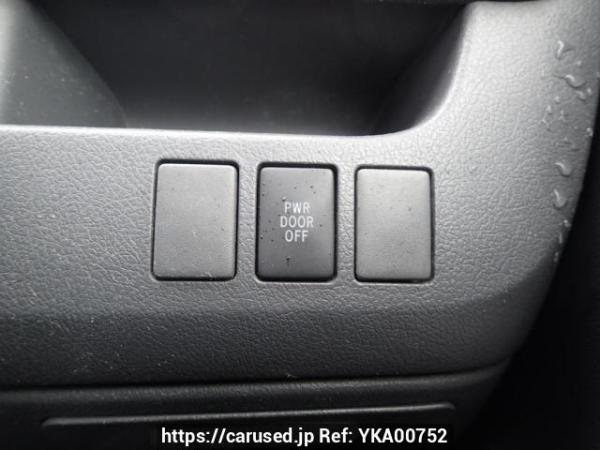 Used 2010 AT toyota noah ZRR70W Image[24]