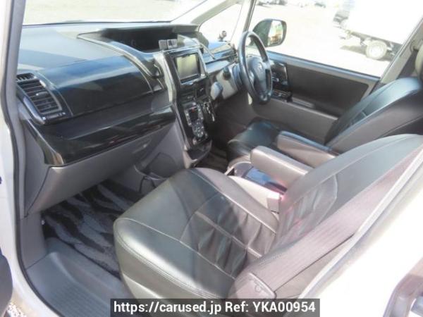 Used 2008 AT toyota voxy ZRR70W Image[15]