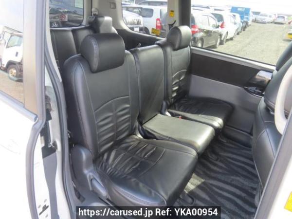 Used 2008 AT toyota voxy ZRR70W Image[18]