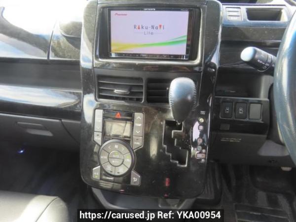 Used 2008 AT toyota voxy ZRR70W Image[26]