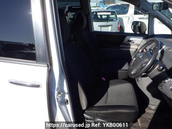 Used 2009 AT toyota voxy ZRR70W Image[13]