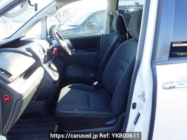 Used 2009 AT toyota voxy ZRR70W Image[14]