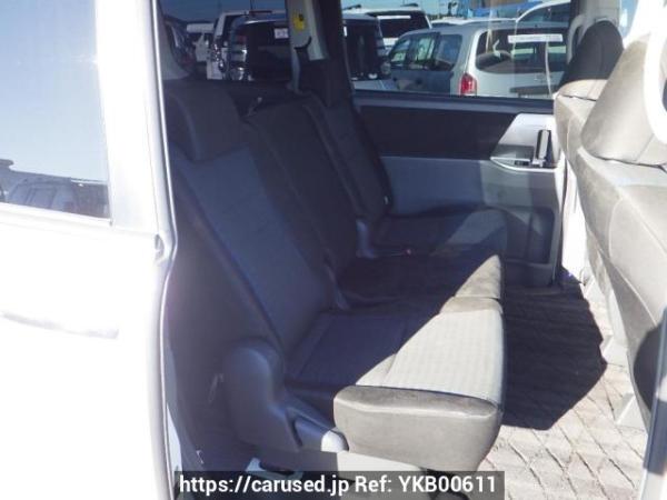 Used 2009 AT toyota voxy ZRR70W Image[15]