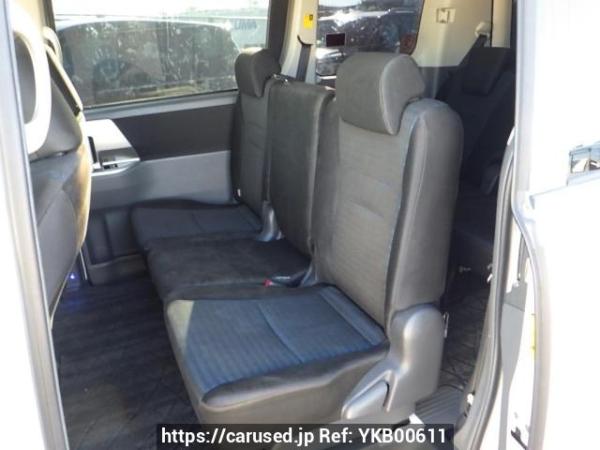 Used 2009 AT toyota voxy ZRR70W Image[16]