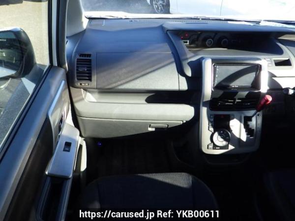 Used 2009 AT toyota voxy ZRR70W Image[19]