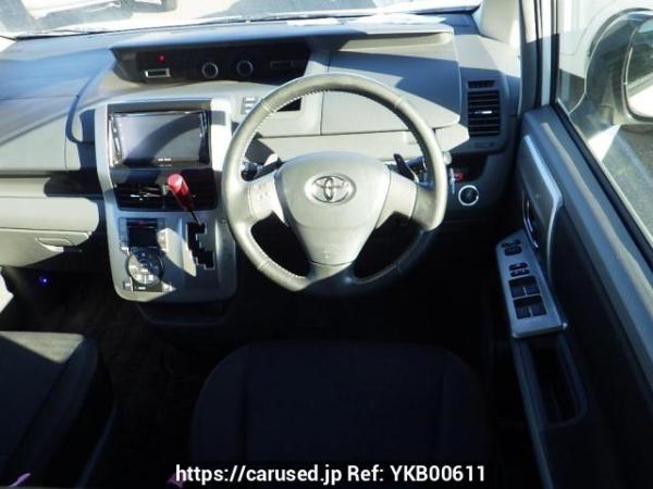 Used 2009 AT toyota voxy ZRR70W Image[20]