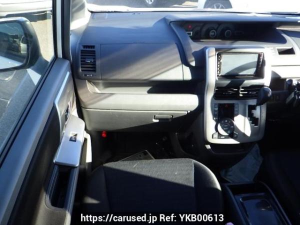 Used 2009 AT toyota voxy ZRR70W Image[18]