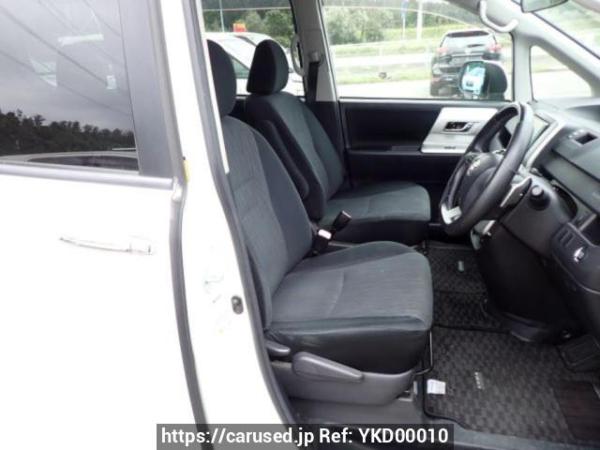 Used 2010 AT toyota voxy ZRR70W Image[12]