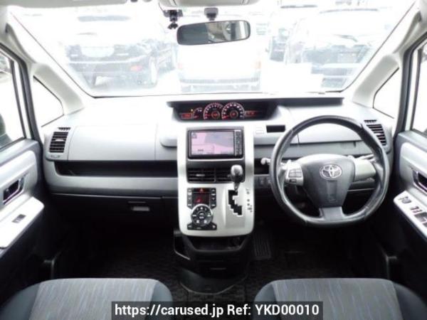 Used 2010 AT toyota voxy ZRR70W Image[17]