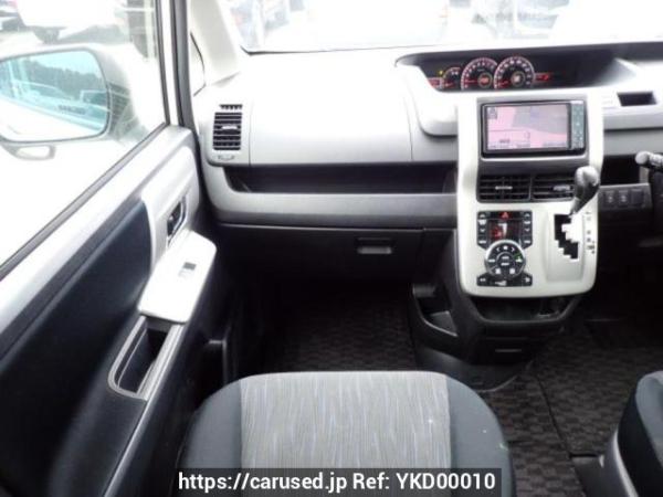 Used 2010 AT toyota voxy ZRR70W Image[18]