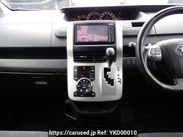 Used 2010 AT toyota voxy ZRR70W Image[19]
