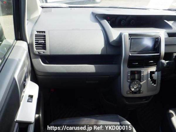 Used 2010 AT toyota voxy ZRR70W Image[18]