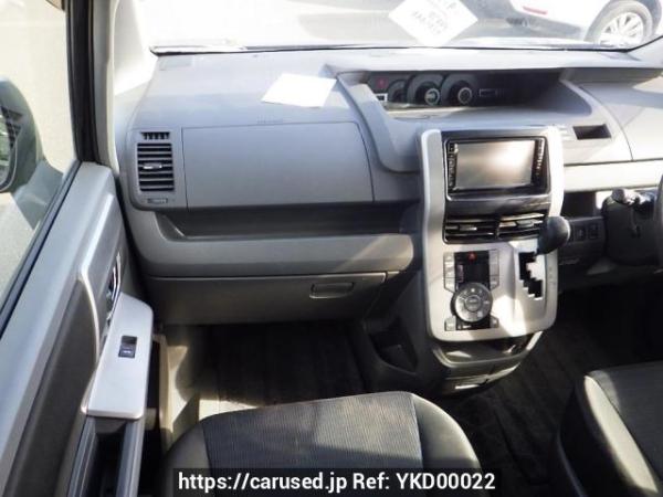 Used 2010 AT toyota voxy ZRR70W Image[15]