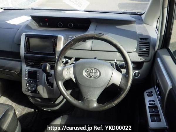 Used 2010 AT toyota voxy ZRR70W Image[16]